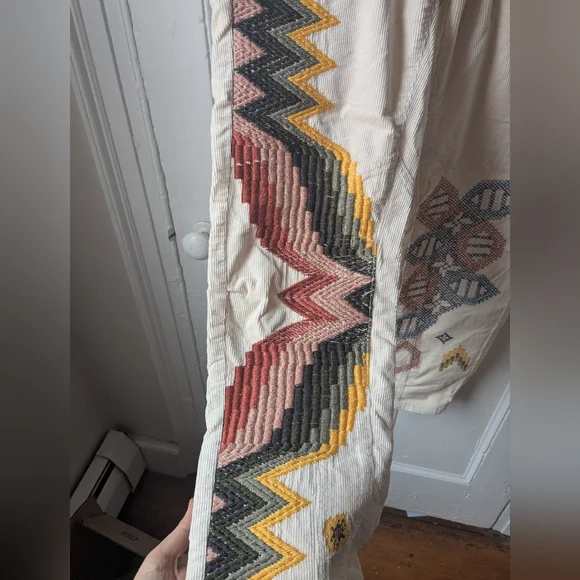 NWT Anthropologie Pilcro Corduroy Embroidered Pants - Size 26 - Picture 3 of 10